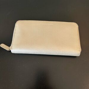 Vineyard Vines Continental Wallet in Gold Saffiano Leather
